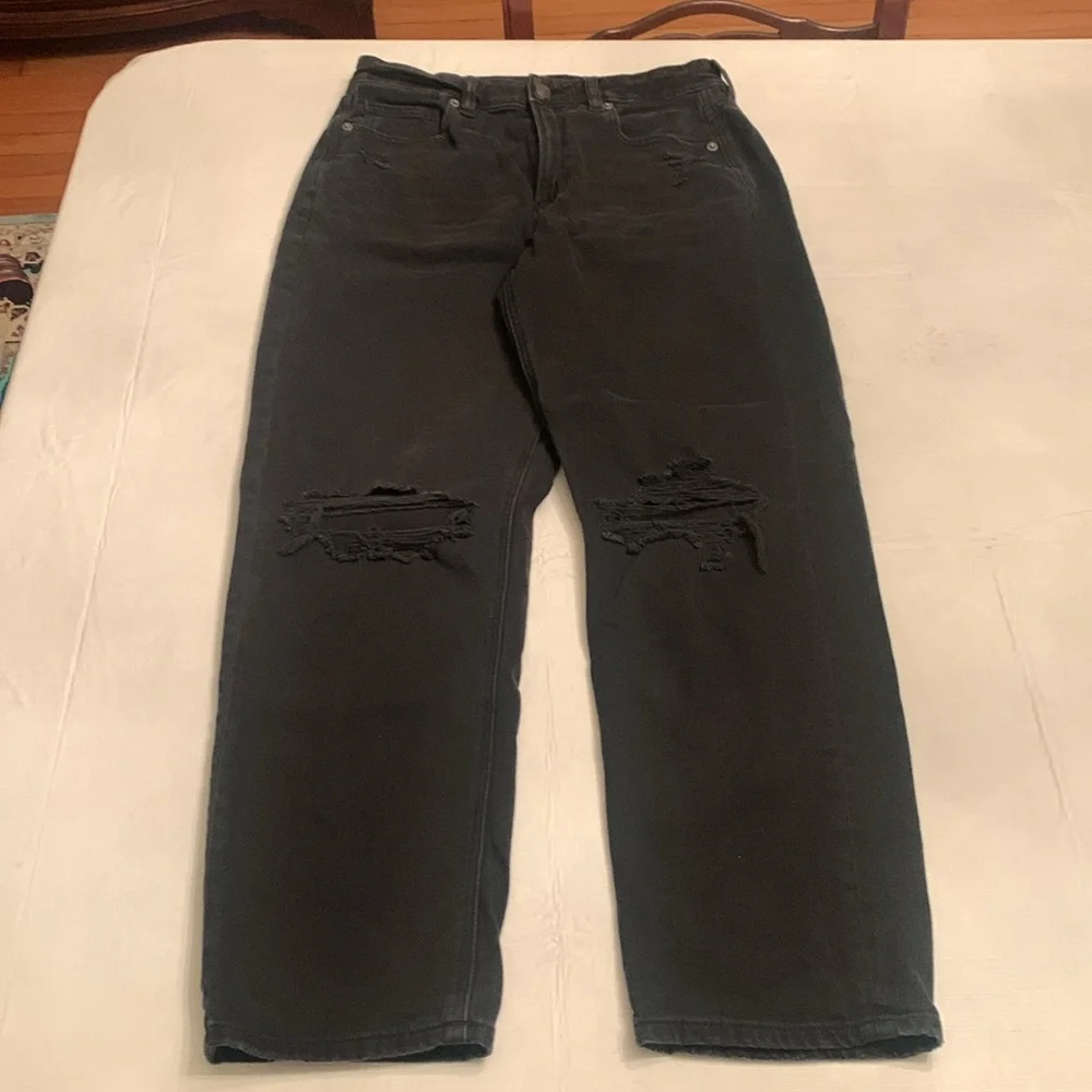 American Eagle Size Mom Straight Jean. Size 8 - Picture 6 of 10